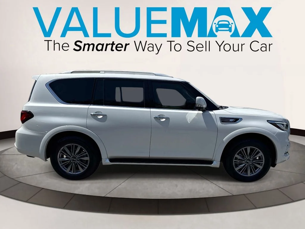 Used 2022 White INFINITI LUXE image 2