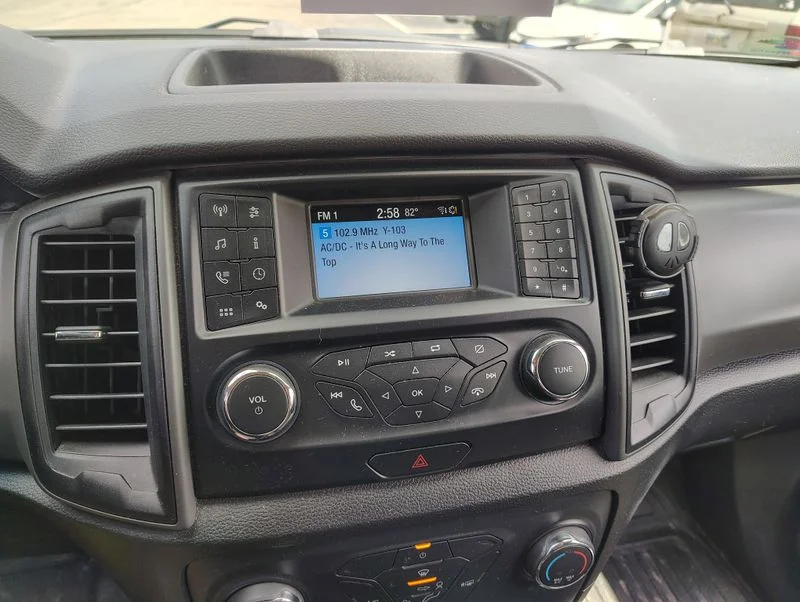 Used 2019 Blue Ford XL image 13