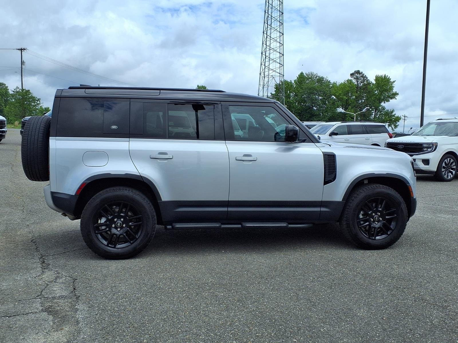 Used 2021 Hakuba Silver Metallic Land Rover S image 11