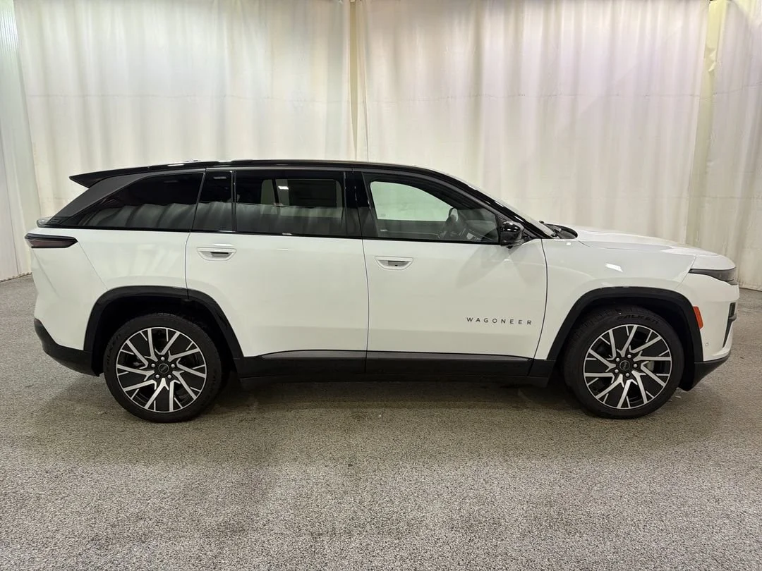 Used 2025 Bright White Clearcoat Jeep Limited image 5