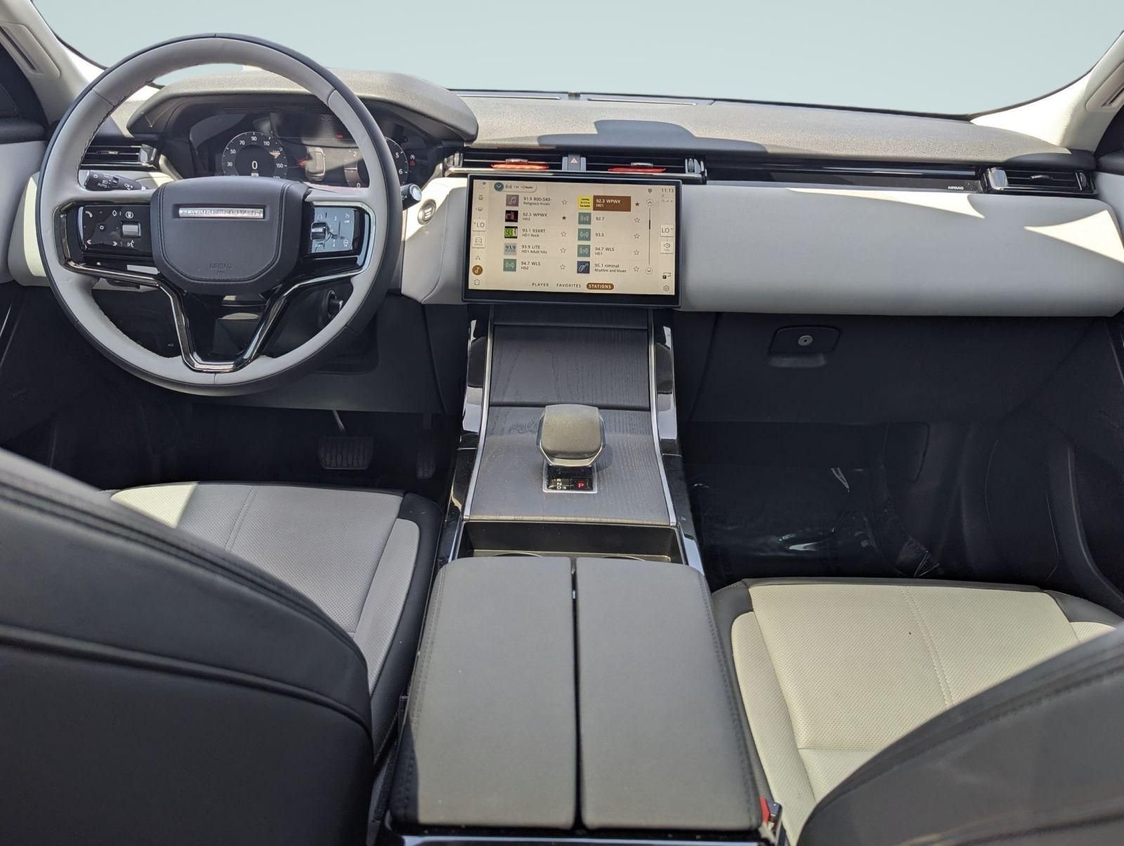 Used 2025  Land Rover S image 22