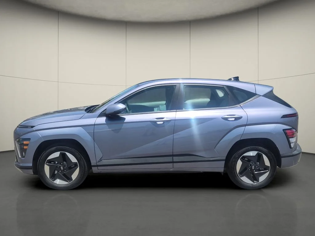 Used 2024 Blue Hyundai SE image 4
