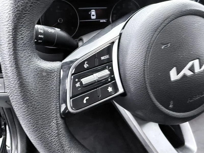 Used 2023  Kia LXS Sedan 4D image 32