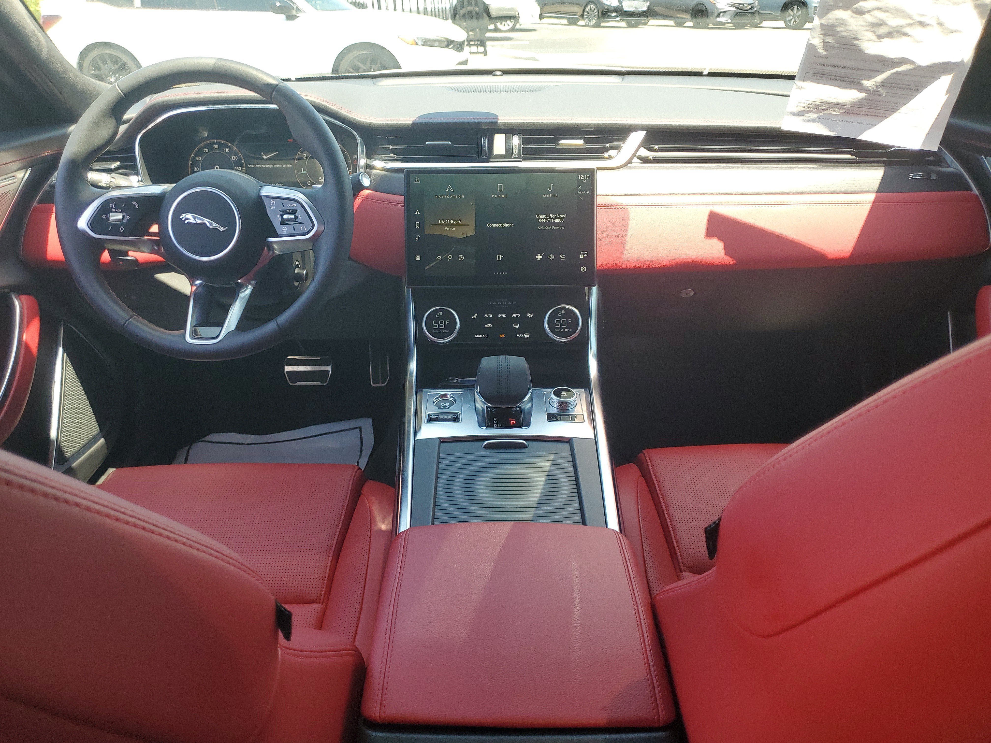 Used 2024  Jaguar R-Dynamic SE image 17