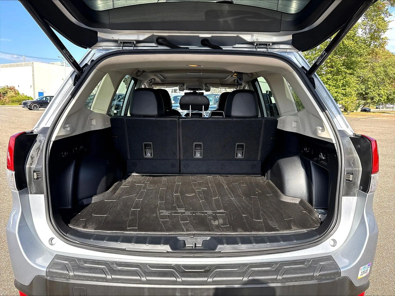 Used 2020 Ice Silver Metallic Subaru Limited image 7
