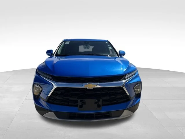 Used 2025 Blue Chevrolet LT image 4