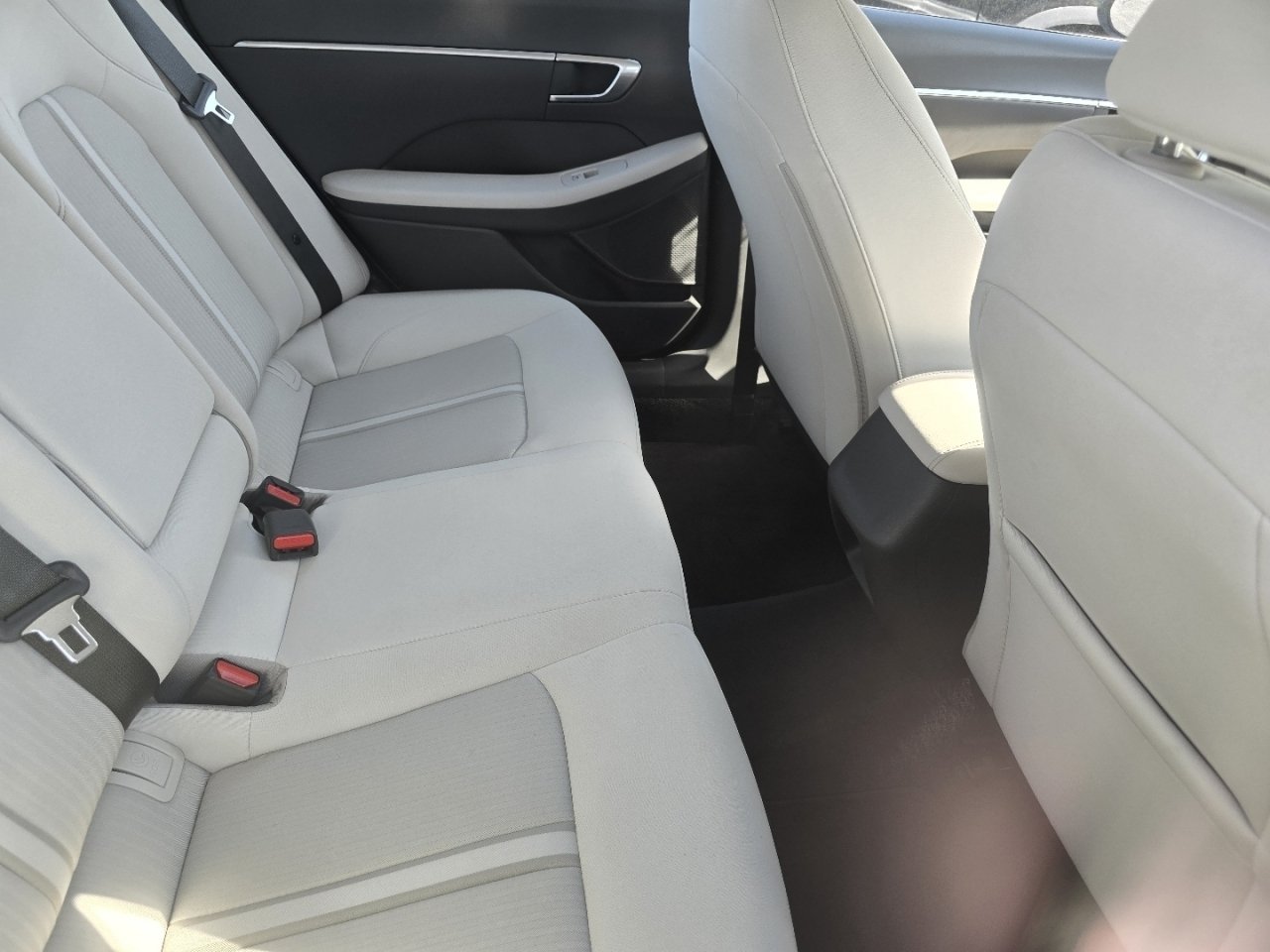 Used 2023 Gray Hyundai SEL image 18