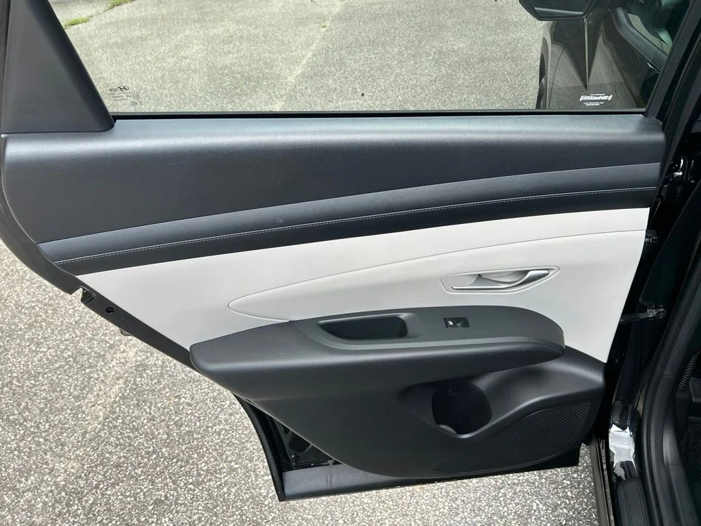 Used 2025 Black Hyundai SEL image 25