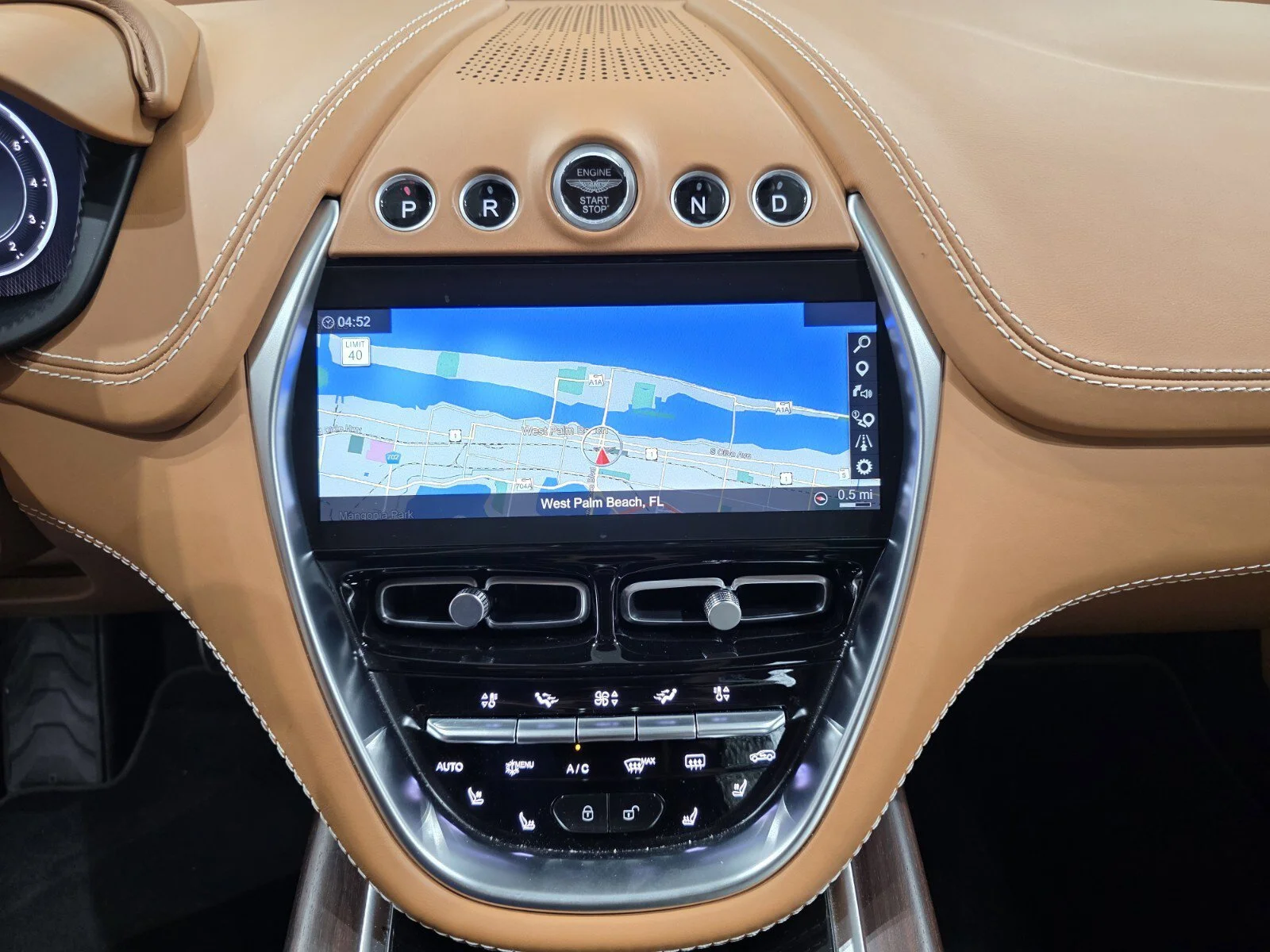 Used 2022 Stratus White Gloss Aston Martin 550 image 14