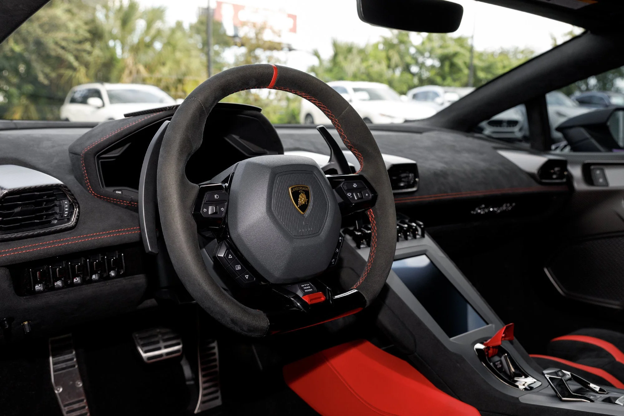 Used 2021  Lamborghini Base image 31