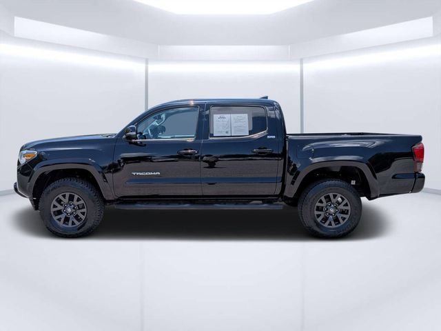 Used 2022 Midnight Black Metallic Toyota SR5 image 6