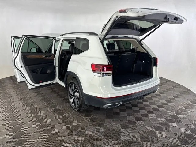 Used 2024  Volkswagen 2.0T SE w/Technology image 18