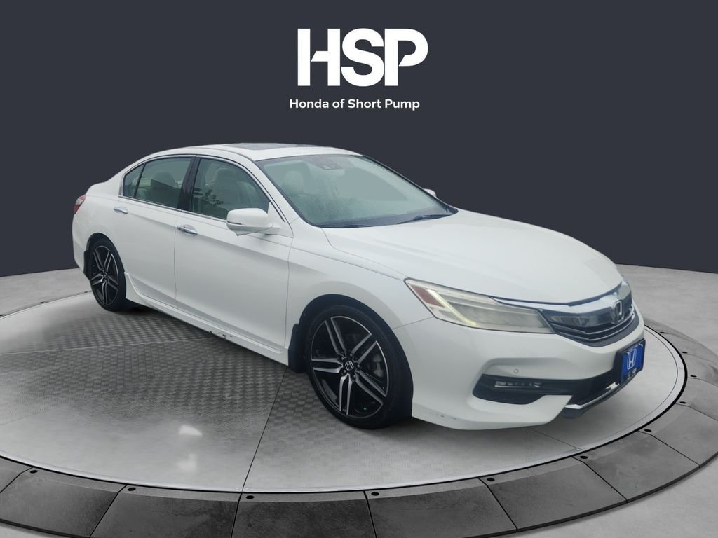 Used 2017 White Orchid Pearl Honda Touring image 7
