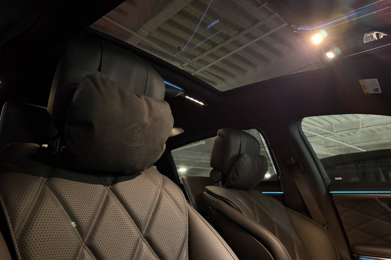 New 2027 MANUFAKTUR Moonlight White Metallic Mercedes-Benz Maybach S 580 4MATIC® Sedan image 14