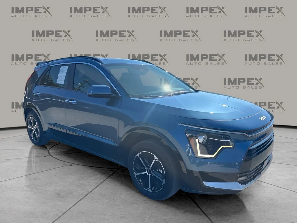 Used 2025 Blue Kia SX image 7