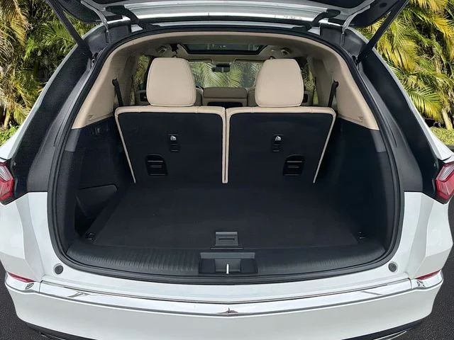 Used 2025 White Acura Base image 27