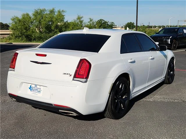 Used 2022 White Chrysler S Rear-Wheel Drive image 4