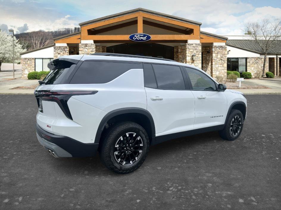 Used 2024 Iridescent Pearl Tricoat Chevrolet AWD Z71 image 5