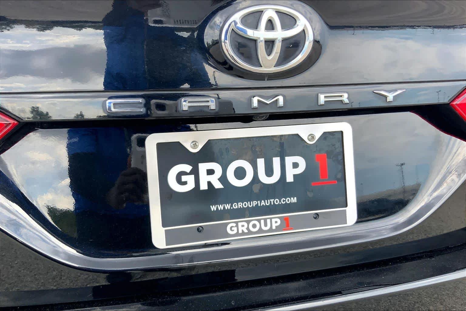 Used 2019 Midnight Black Metallic Toyota SE image 10