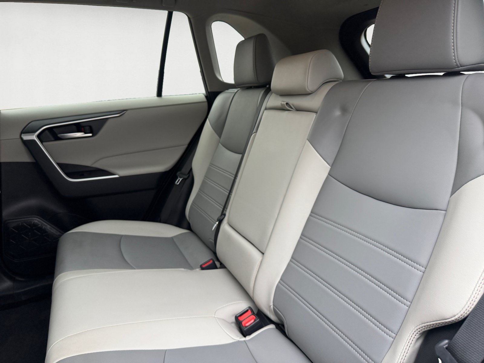 Used 2024 Silver Sky Metallic Toyota XLE Premium image 13
