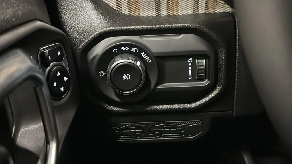 New 2026 Black Clear-Coat Exterior Paint Jeep 85th Anniversary Edition image 26