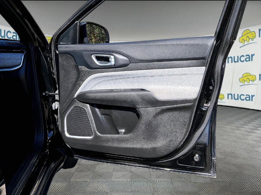 Used 2024 Black Jeep Latitude image 26