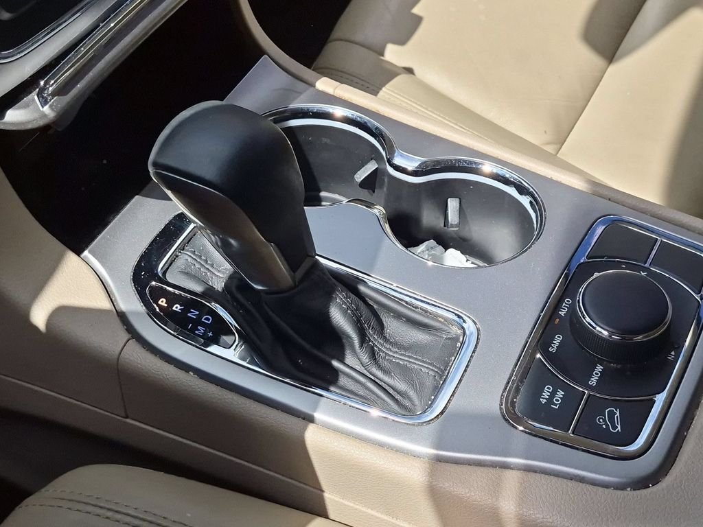 Used 2018 White Jeep Limited image 17
