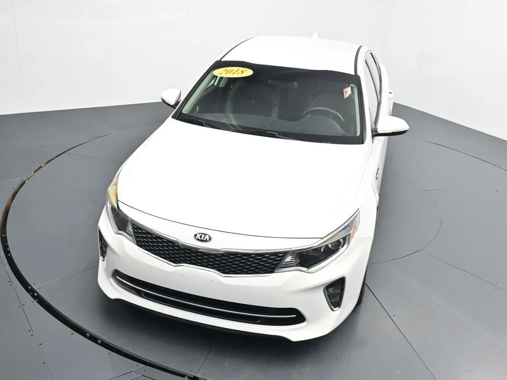 Used 2018 White Kia S image 21