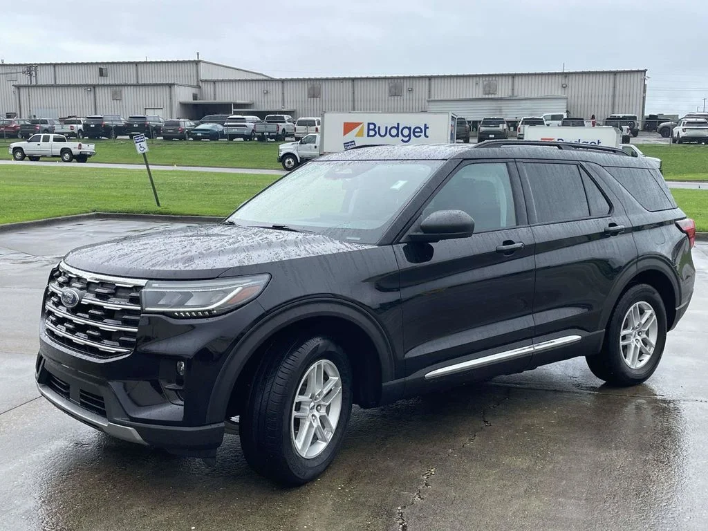 Used 2025 Black Metallic Ford Active image 7
