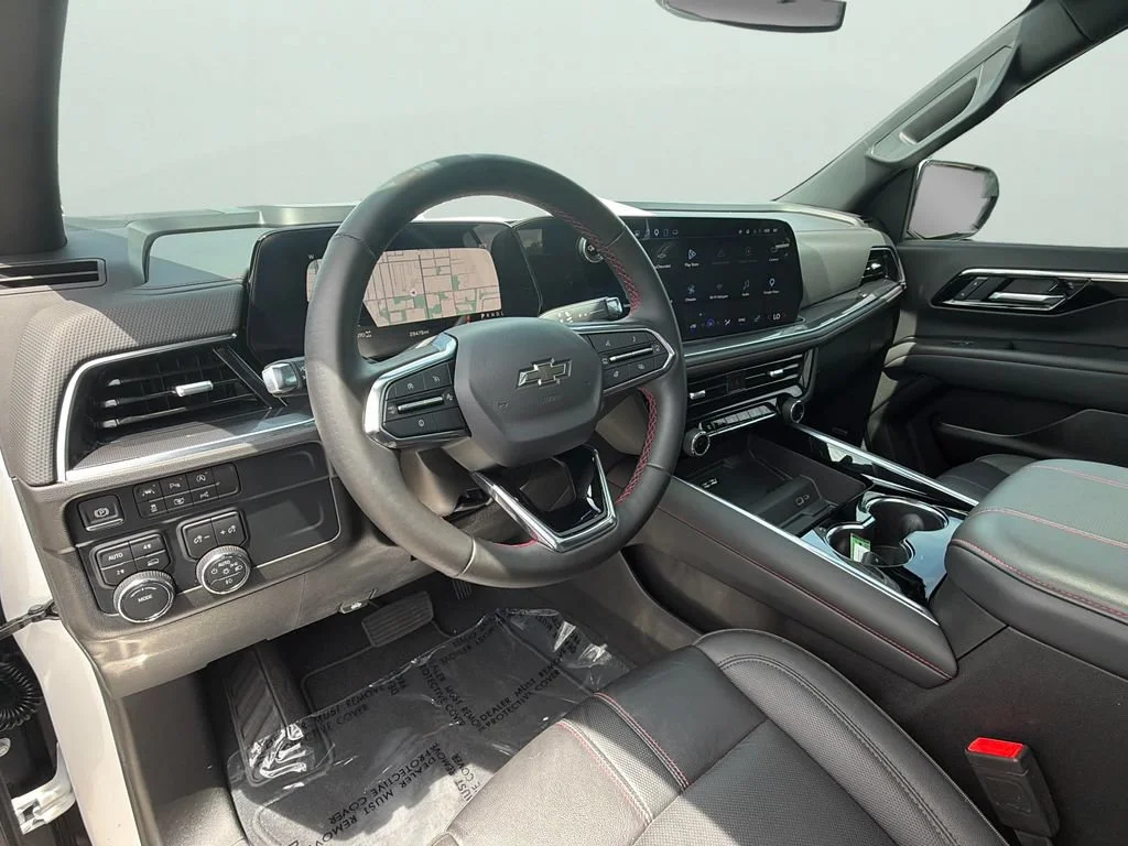 Used 2025 Iridescent Pearl Tricoat Chevrolet RST image 18