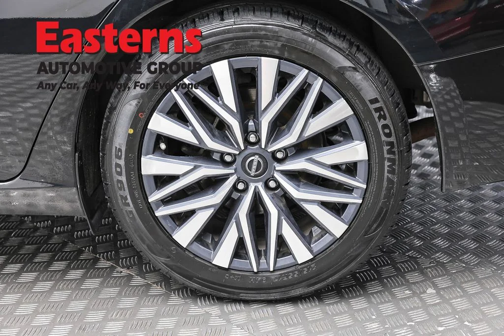 Used 2024 Black Nissan 2.5 SV image 8