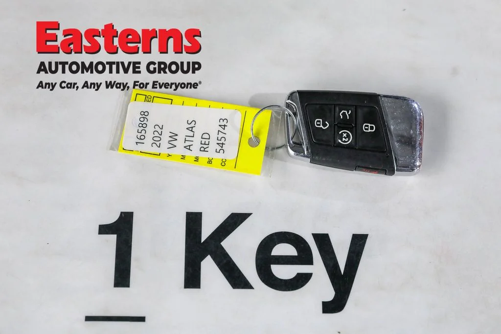 Used 2022 Red Volkswagen 3.6L V6 SE w/Technology image 21