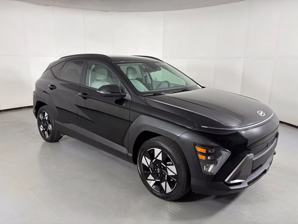 Used 2024 Black Hyundai SEL image 2