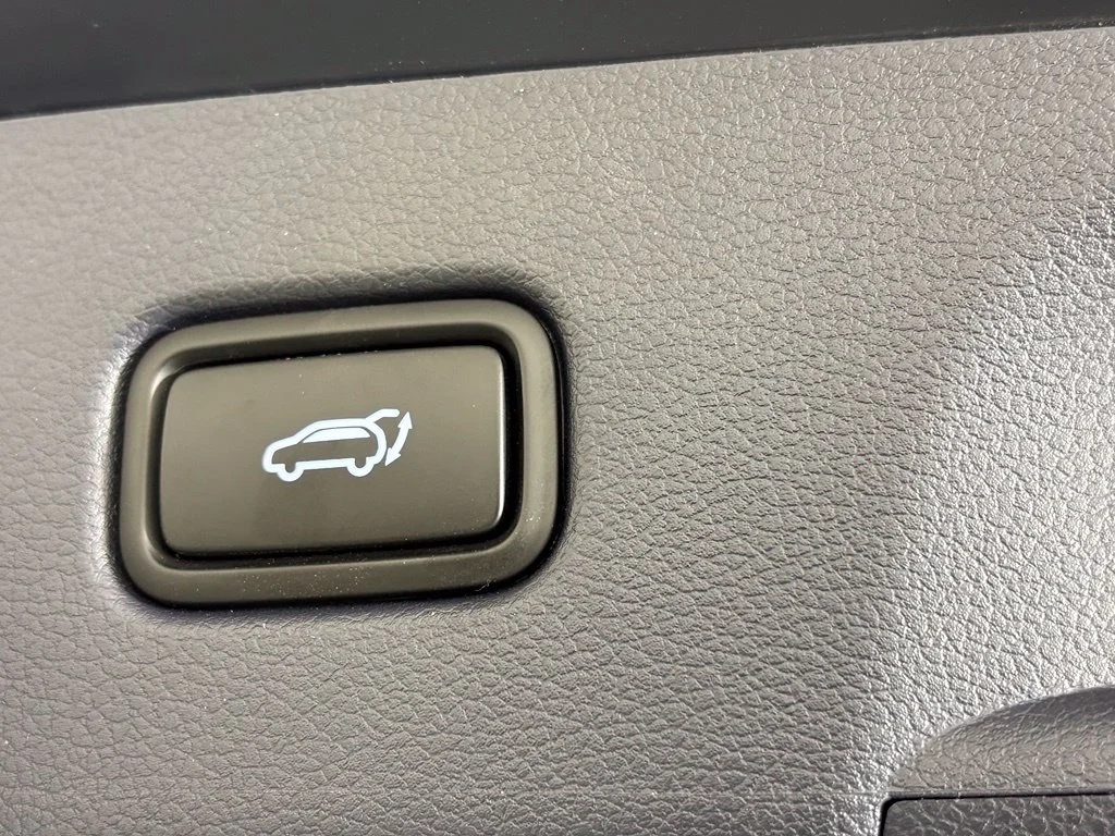Used 2023 White Hyundai Calligraphy image 32