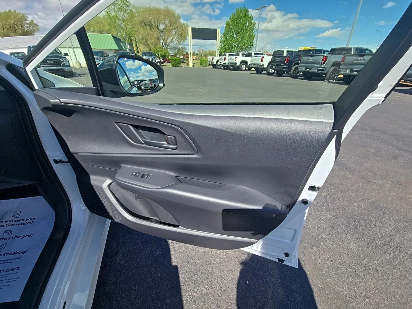 New 2025 Wind Chill Pearl Toyota SE image 32