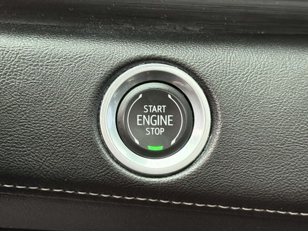 Used 2022 White Cadillac Sport image 27