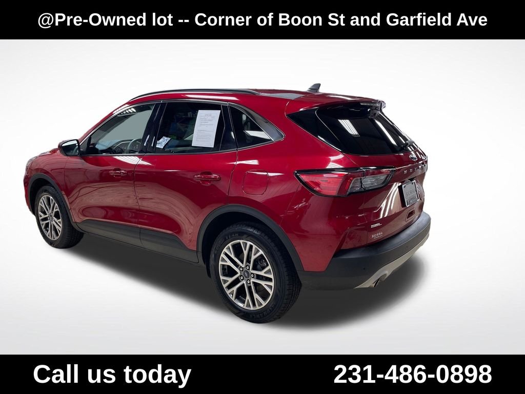 Used 2022 Red Ford SEL image 4