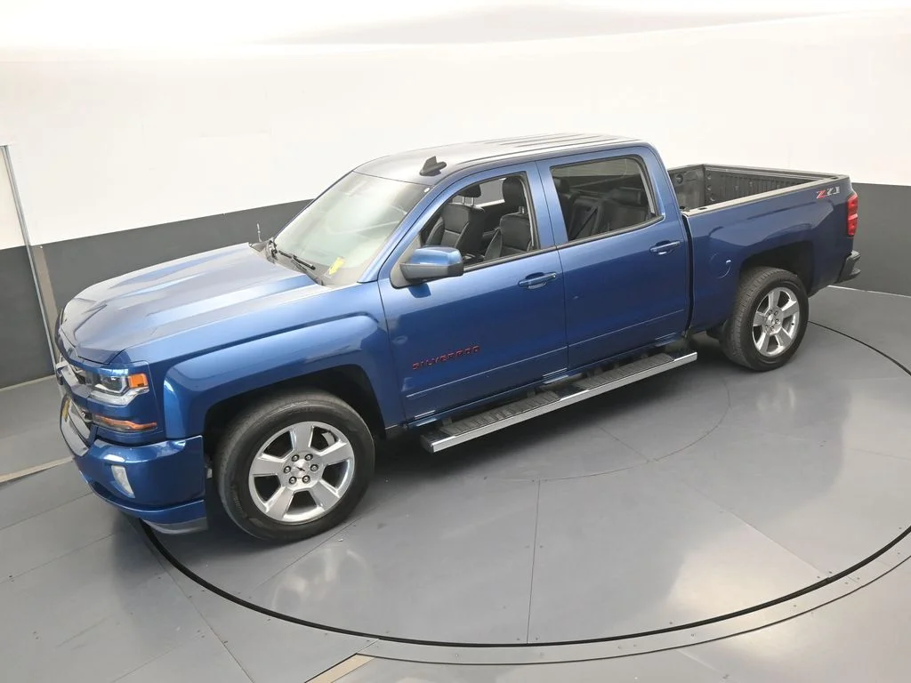Used 2016 Deep Ocean Blue Metallic Chevrolet LT image 33