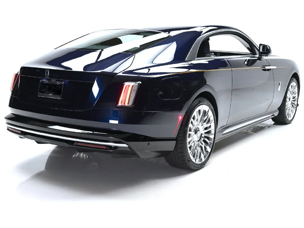 New 2027 Midnight Sapphire Rolls-Royce  image 2
