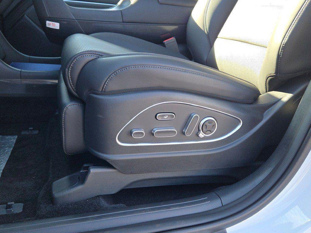 New 2026 White Hyundai Calligraphy AWD image 28