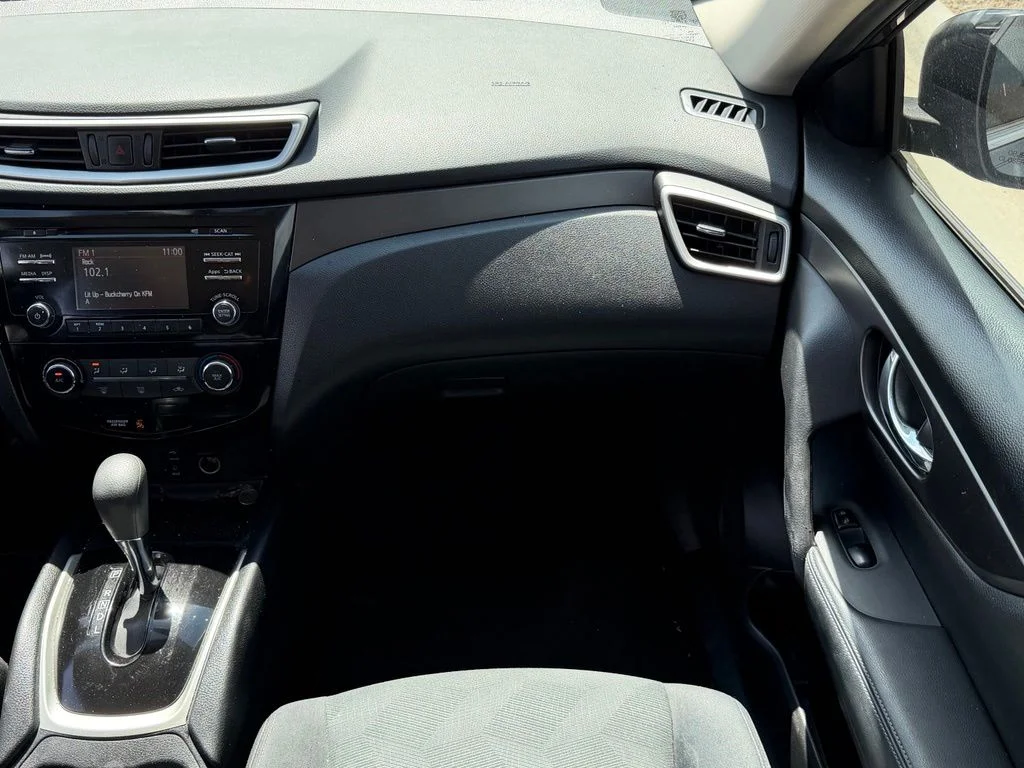 Used 2016 Gray Nissan S image 11