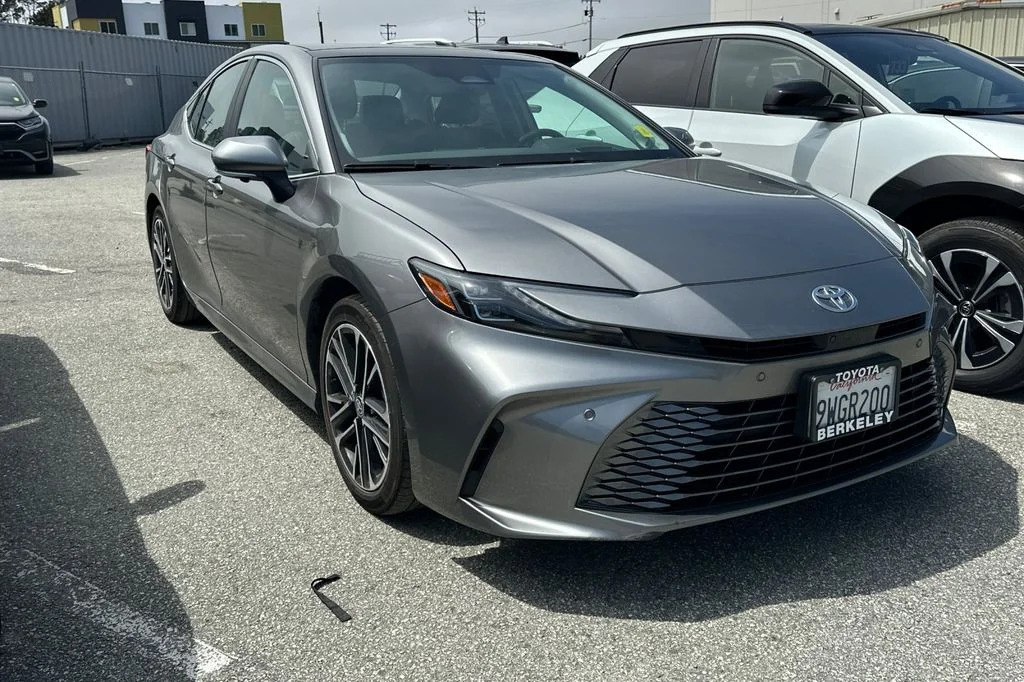 Used 2026  Toyota XLE image 2