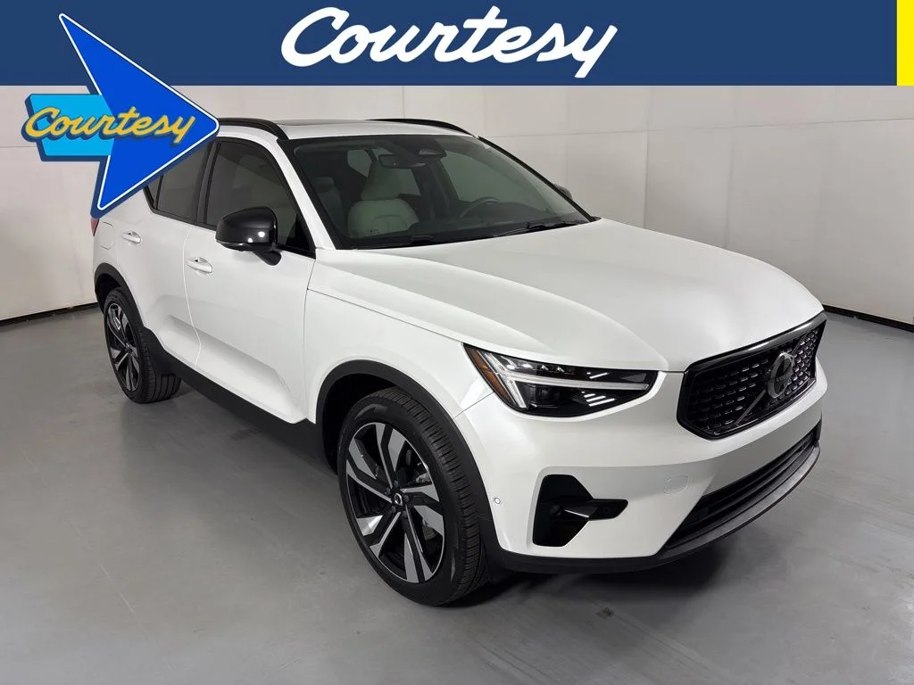 2024 Volvo XC40 B5 Ultimate Dark AWD's photo