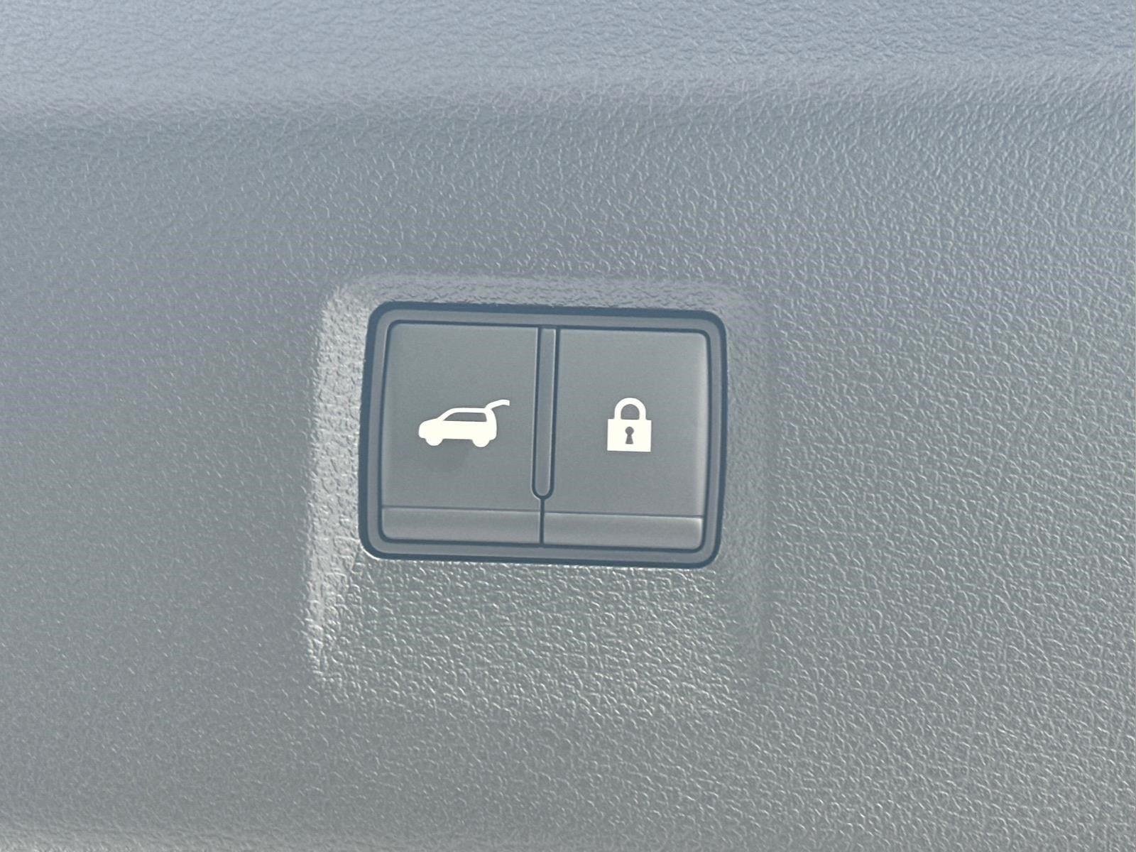 New 2027 RADIANT WHITE INFINITI Luxe FWD image 6