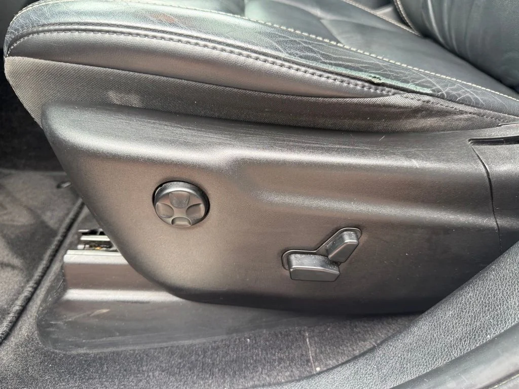 Used 2014 Silver Jeep Limited image 22