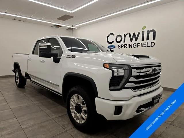 Used 2025 Summit White Chevrolet High Country image 7