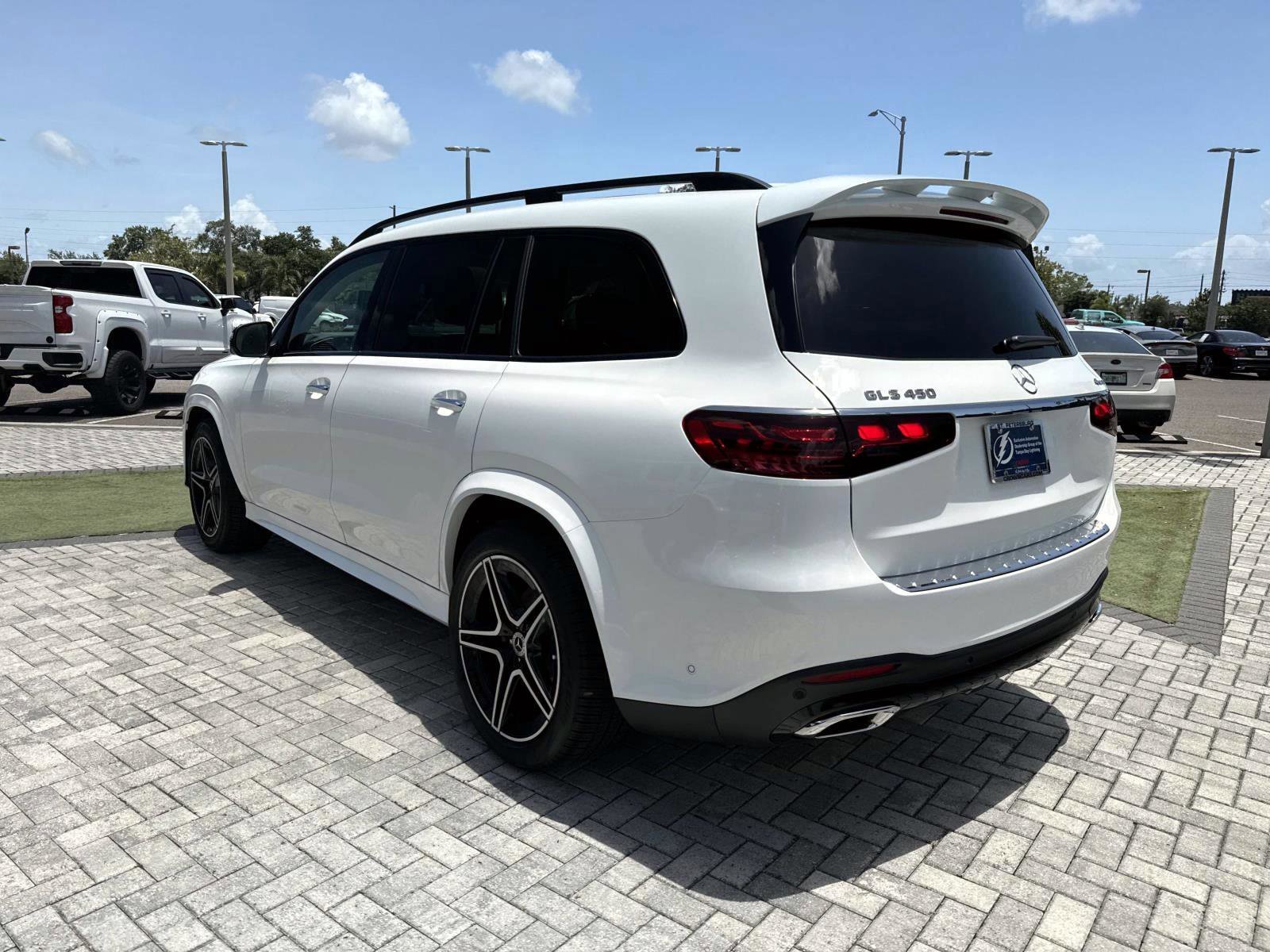 New 2026 Polar White Mercedes-Benz 450 4MATIC® SUV image 4