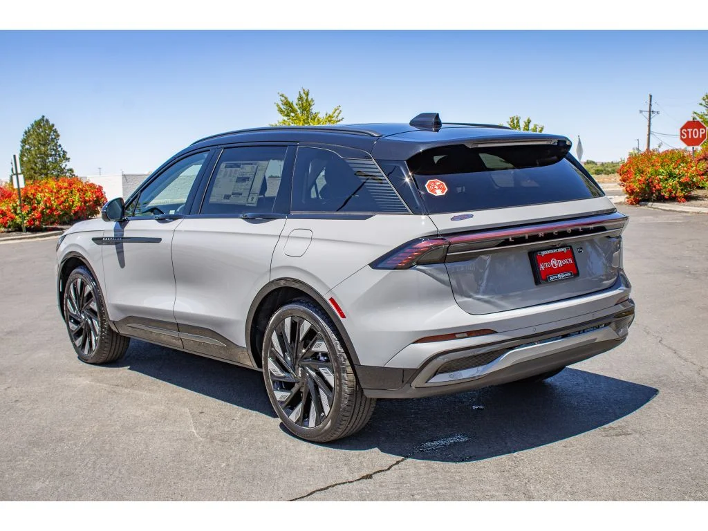 New 2026 Gray Matter Metallic Clearcoat Lincoln Reserve image 6