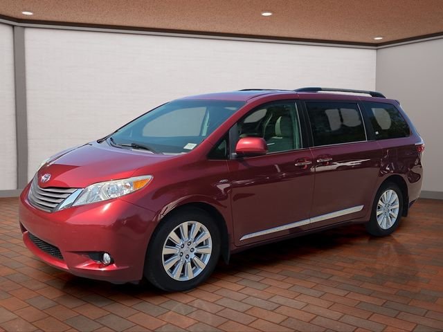 Used 2017 Red Toyota XLE image 25