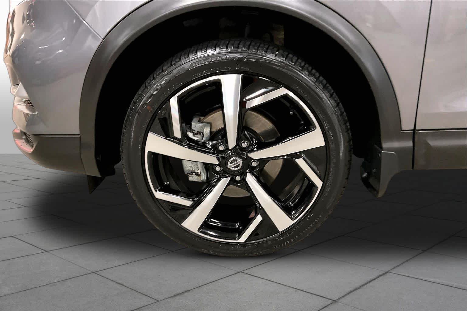 Used 2022 Gun Metallic Nissan SL image 11